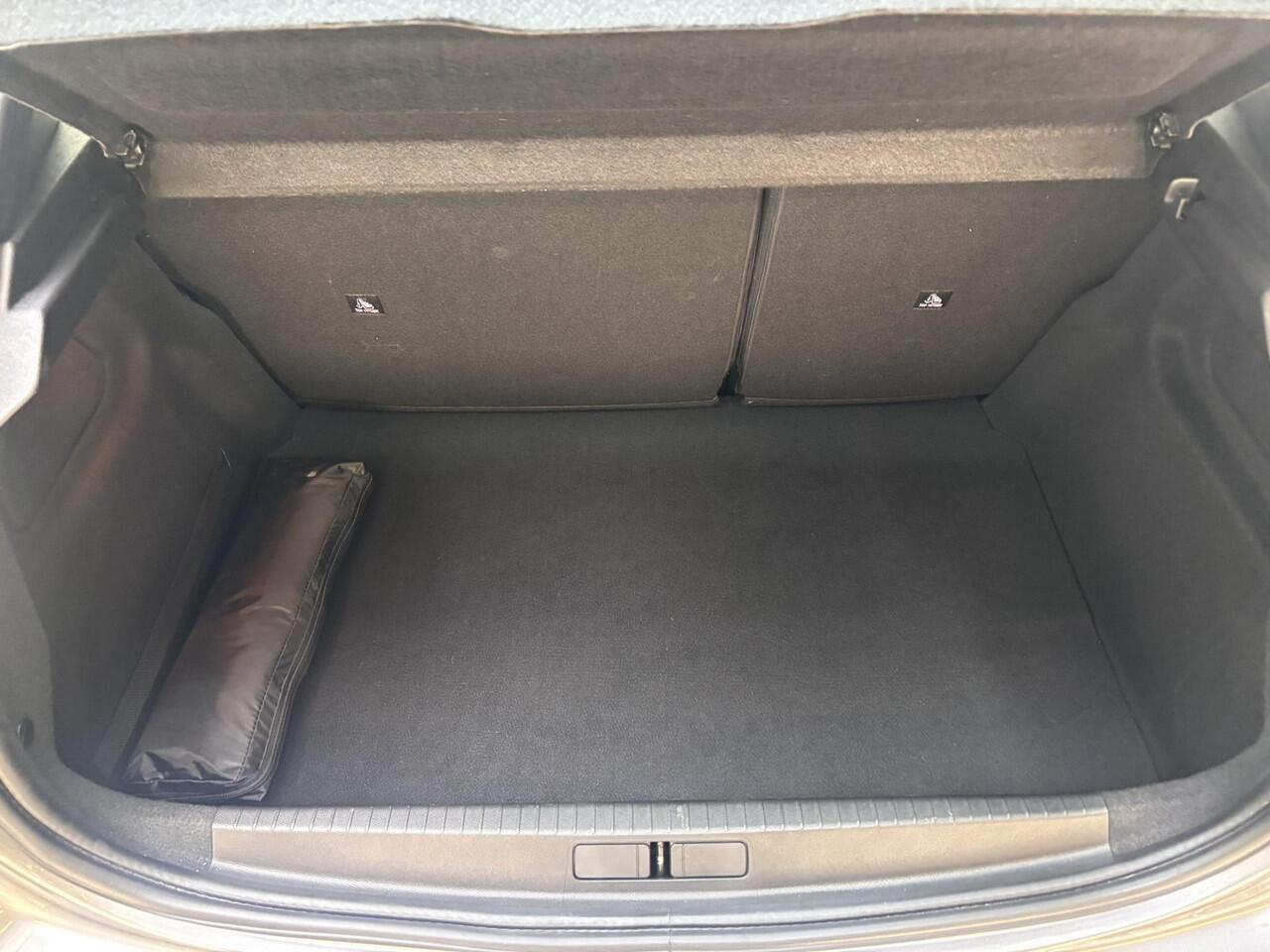 Peugeot 208 Blue Lease Active 1.2 75pk | NAVI | PARKEERHULP | LED KOPLAMPEN | AIRCO | CRUISE CONTROL | UNIEKE KM-STAND!