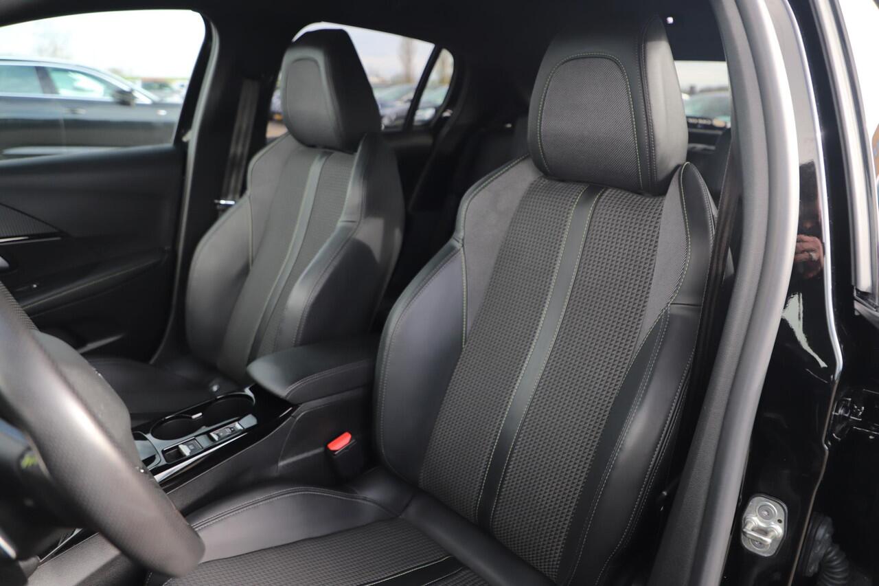 Peugeot 208 1.2 PureTech GT-Line Automaat Half Leder Virtual Cockpit Navigatie Camera Clima Carplay Android Bluetooth 17 inch LMV LED