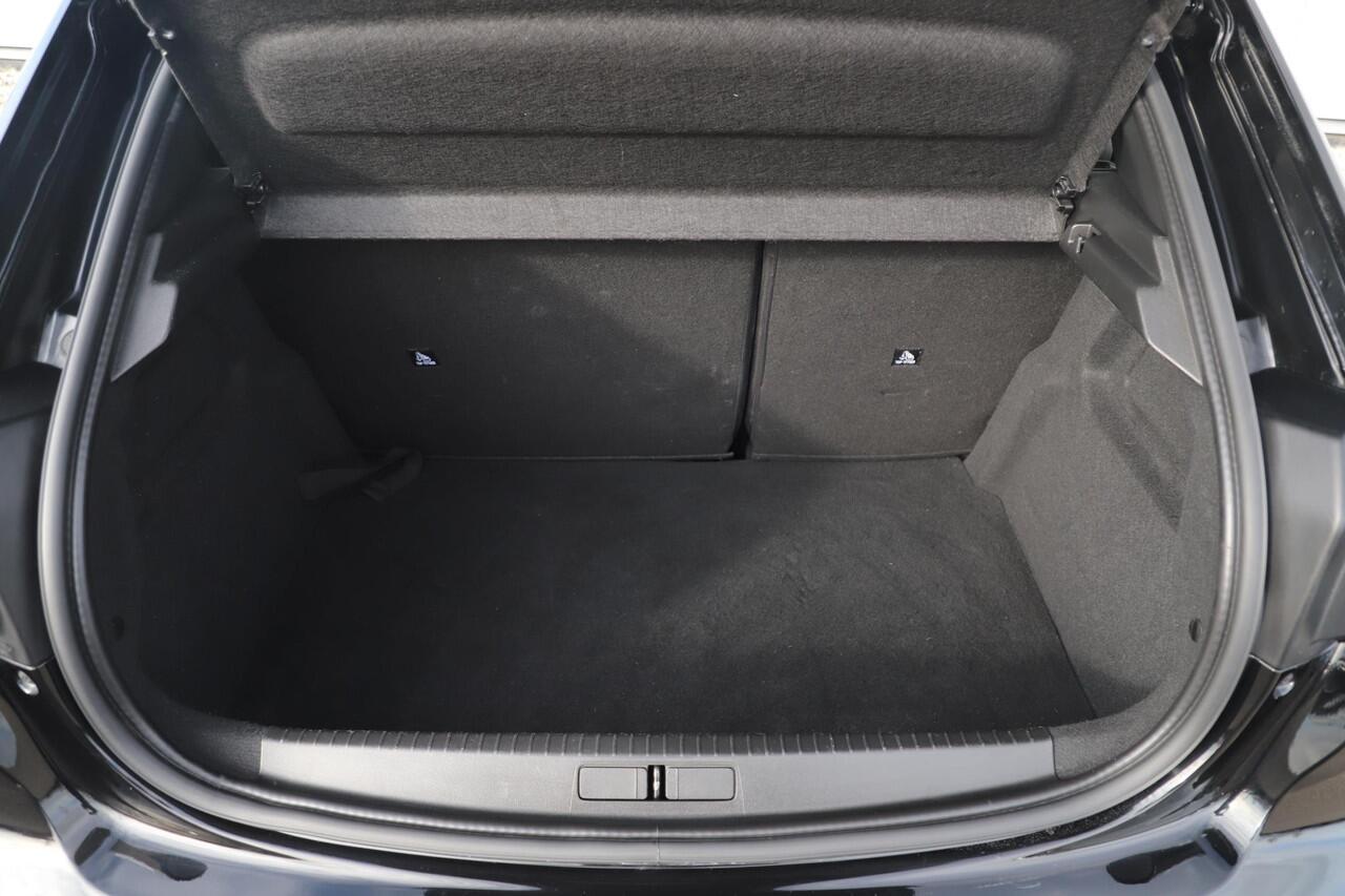 Peugeot 208 1.2 PureTech GT-Line Automaat Half Leder Virtual Cockpit Navigatie Camera Clima Carplay Android Bluetooth 17 inch LMV LED