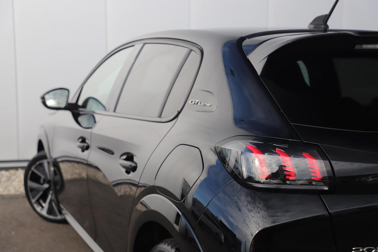 Peugeot 208 1.2 PureTech GT-Line Automaat Half Leder Virtual Cockpit Navigatie Camera Clima Carplay Android Bluetooth 17 inch LMV LED