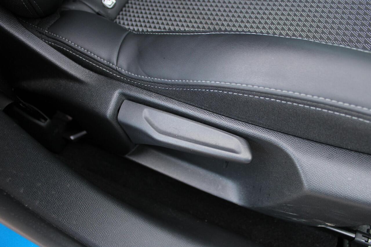 Peugeot 208 1.2 PureTech GT-Line Airco Navi Camera Carplay Dealer onderhouden Nieuwstaat