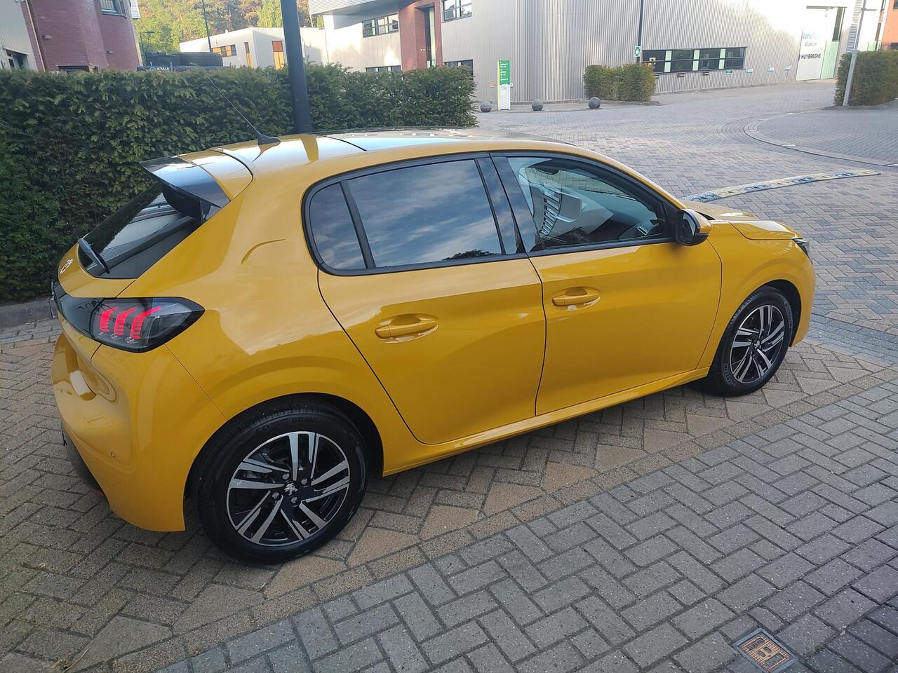 Peugeot 208 1.2 PureTech Allure 100PK Panoramadak Led Navi-Carplay Cruise-Adaptiv 360-Camera