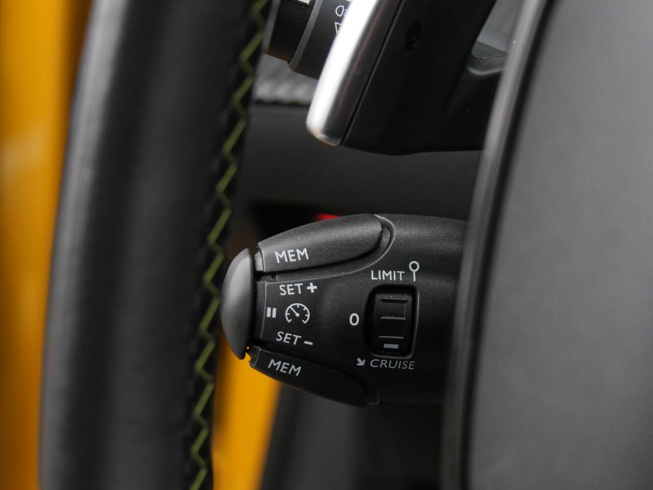 Peugeot 208 1.2 GT-LINE/ PANORAMADAK/ KEYLESS/ NL-AUTO VAN 1STE EIGENAAR