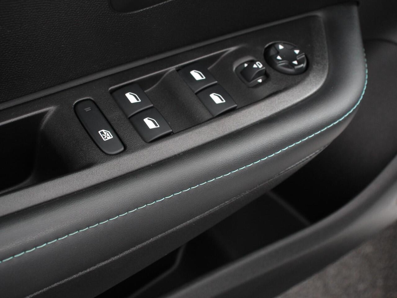 Peugeot 208 1.2 PureTech 101pk Allure Sky | Navigatie | Apple Carplay/Android Auto | Climate Control | Panorama dak | Stoelverwarming | Lichtmetalen Velgen | Digitale Cockpit