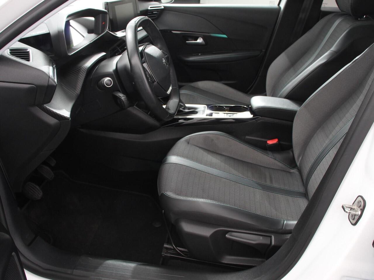 Peugeot 208 1.2 PureTech 101pk Allure Sky | Navigatie | Apple Carplay/Android Auto | Climate Control | Panorama dak | Stoelverwarming | Lichtmetalen Velgen | Digitale Cockpit