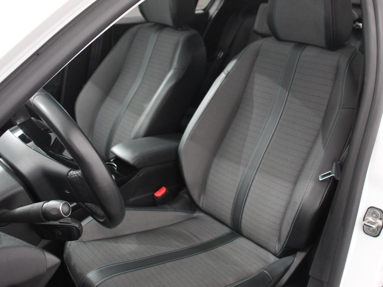 Peugeot 208 1.2 PureTech 101pk Allure Sky | Navigatie | Apple Carplay/Android Auto | Climate Control | Panorama dak | Stoelverwarming | Lichtmetalen Velgen | Digitale Cockpit