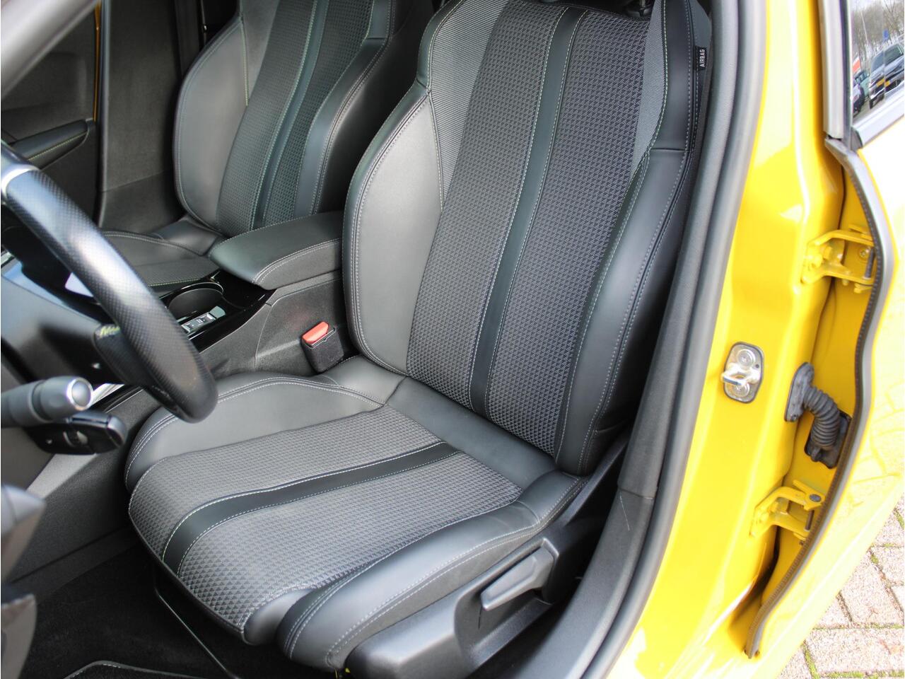 Peugeot 208 1.2 PT GT-Line | Camera / Climate / Stoelverw.