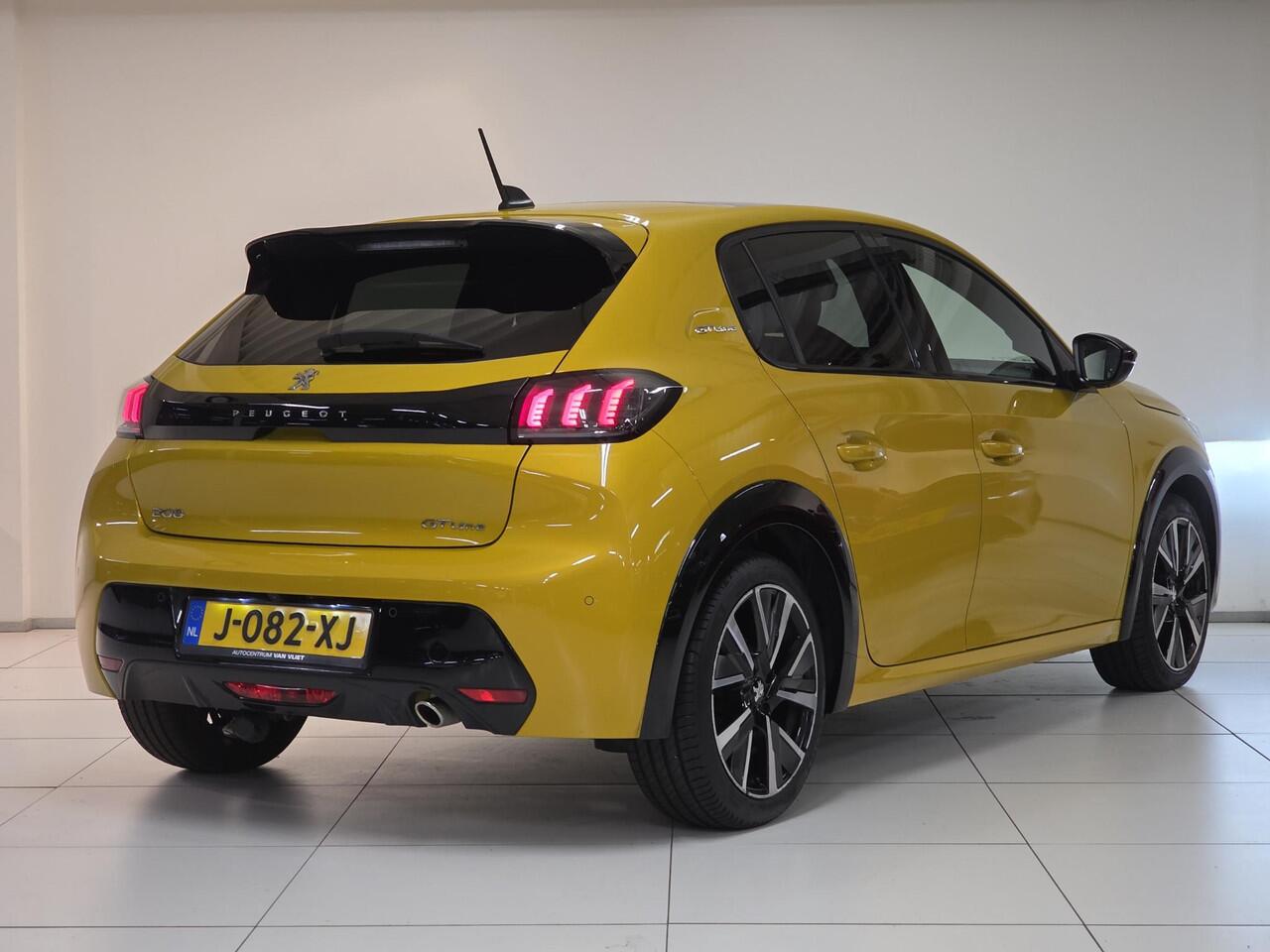 Peugeot 208 1.2 PureTech GT-Line Automaat | Trekhaak | Panoramadak | Navigatie