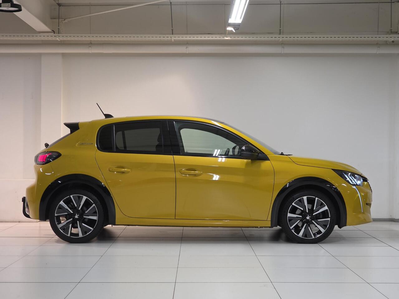 Peugeot 208 1.2 PureTech GT-Line Automaat | Trekhaak | Panoramadak | Navigatie