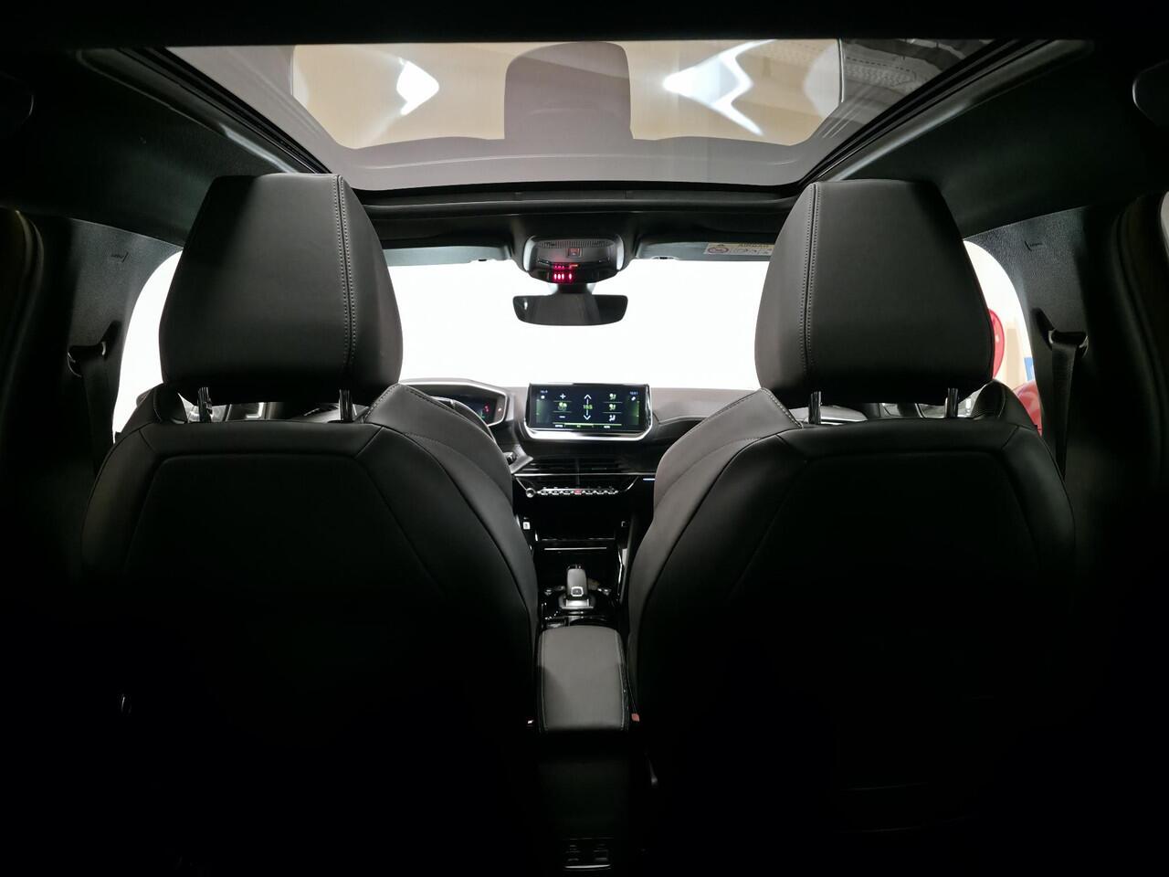 Peugeot 208 1.2 PureTech GT-Line Automaat | Trekhaak | Panoramadak | Navigatie