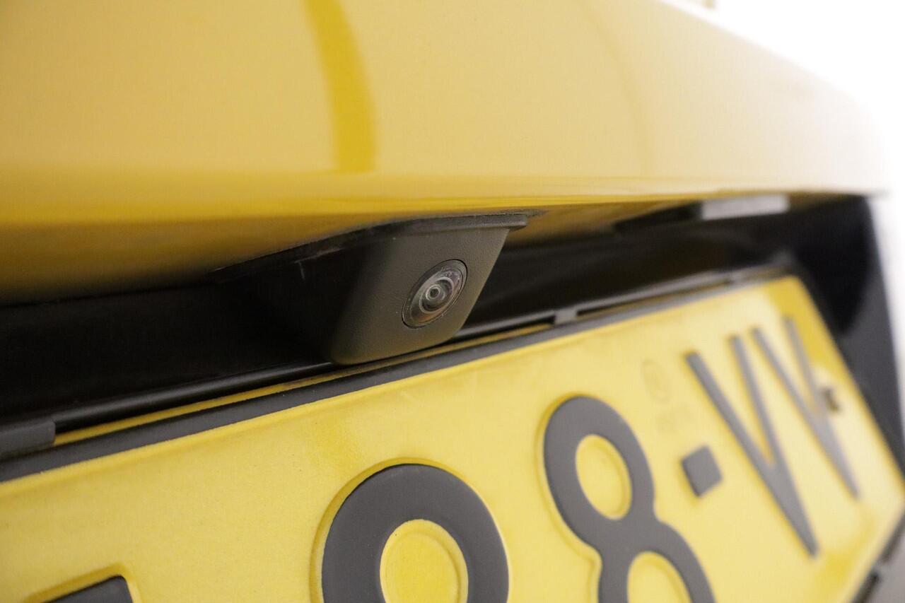 Peugeot 208 1.2 PureTech Allure 100pk | 17 inch LM velgen | Apple carplay/android auto |