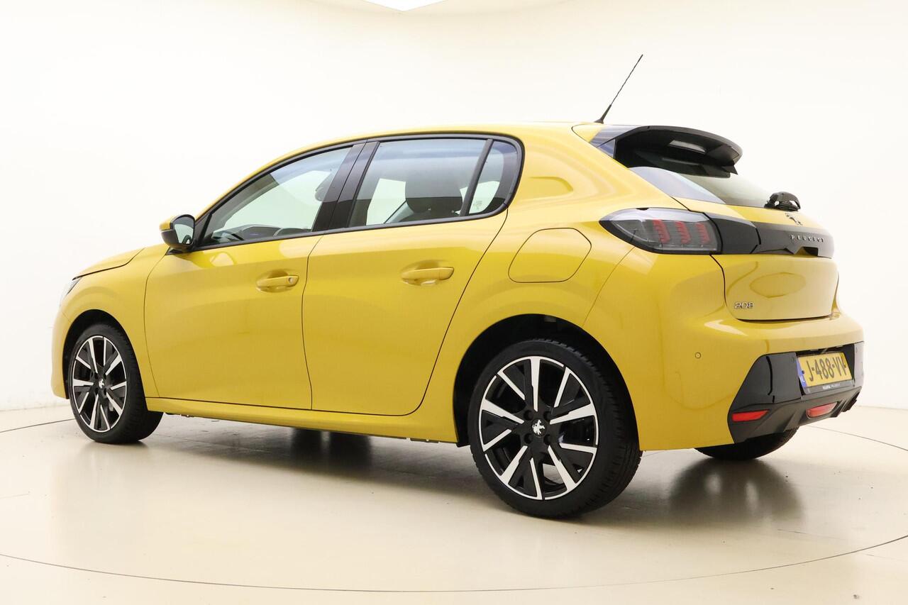 Peugeot 208 1.2 PureTech Allure 100pk | 17 inch LM velgen | Apple carplay/android auto |