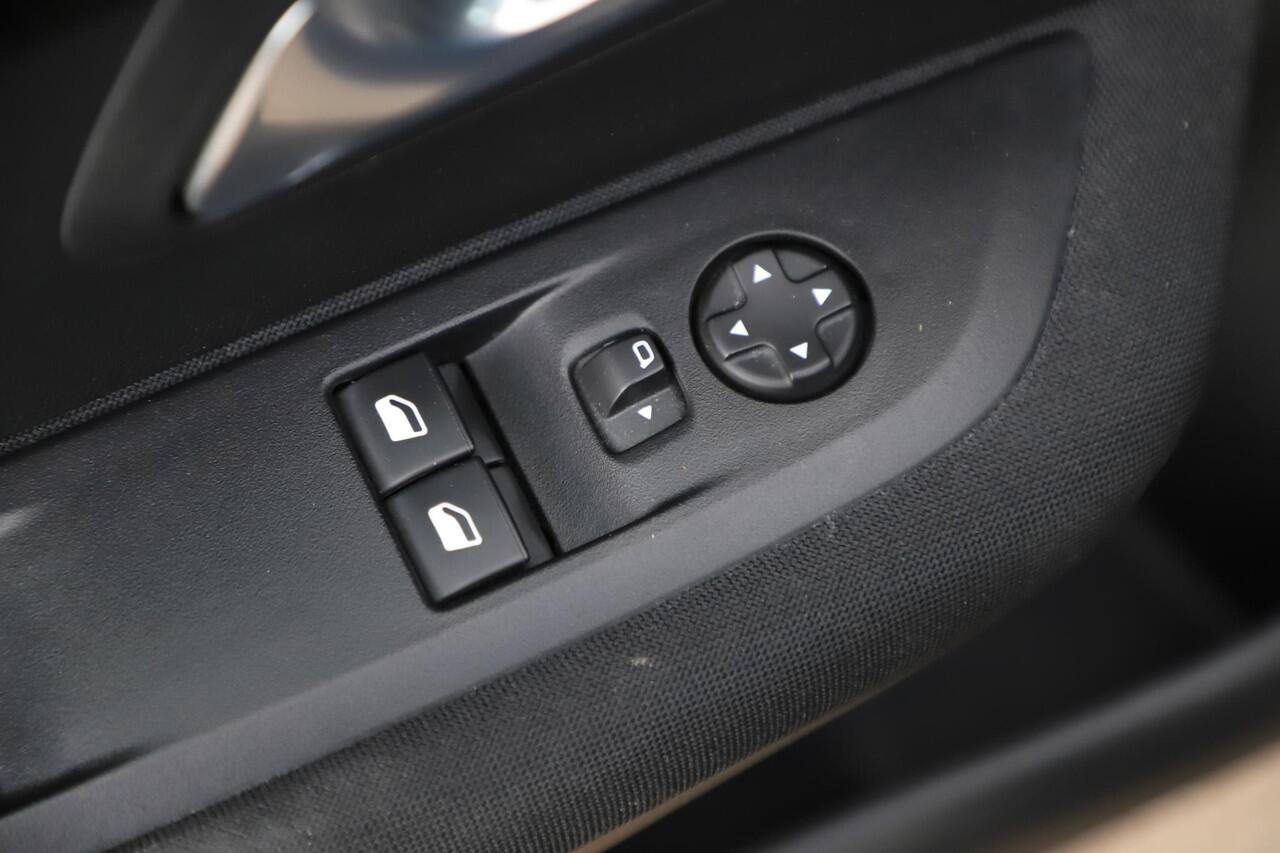 Peugeot 208 1.2 PureTech Active 102PK Navigatie Carplay Android Airco Cruise Control Parkeersensor