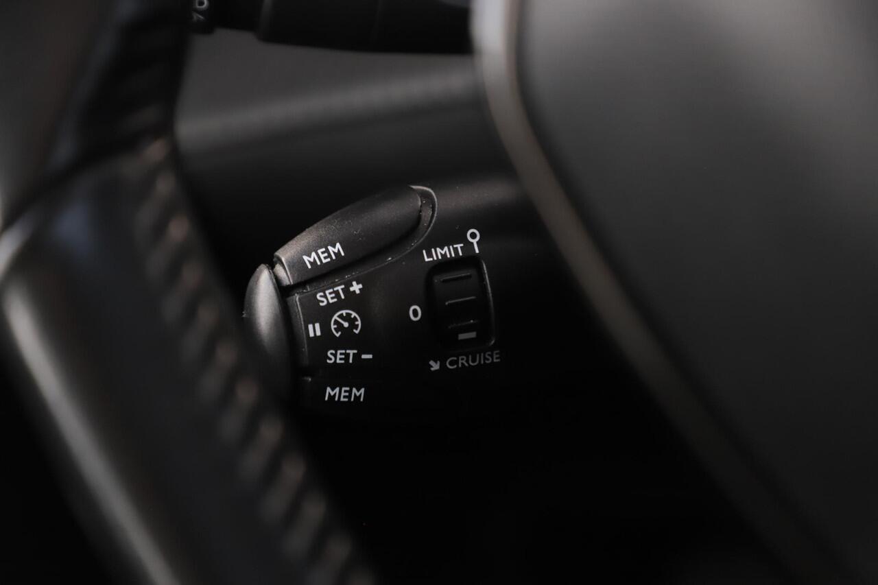 Peugeot 208 1.2 PureTech Active 102PK Navigatie Carplay Android Airco Cruise Control Parkeersensor