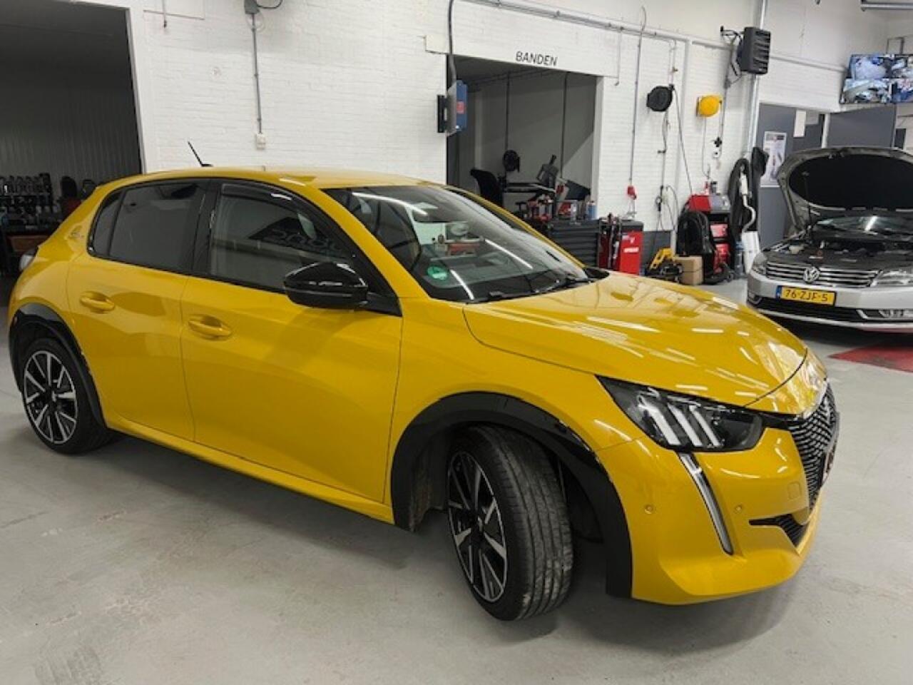 Peugeot 208 1.2 PURETECH GT-LINE, 360 camera, Automaat, Adapt.Cruise Ctrl, NAVI