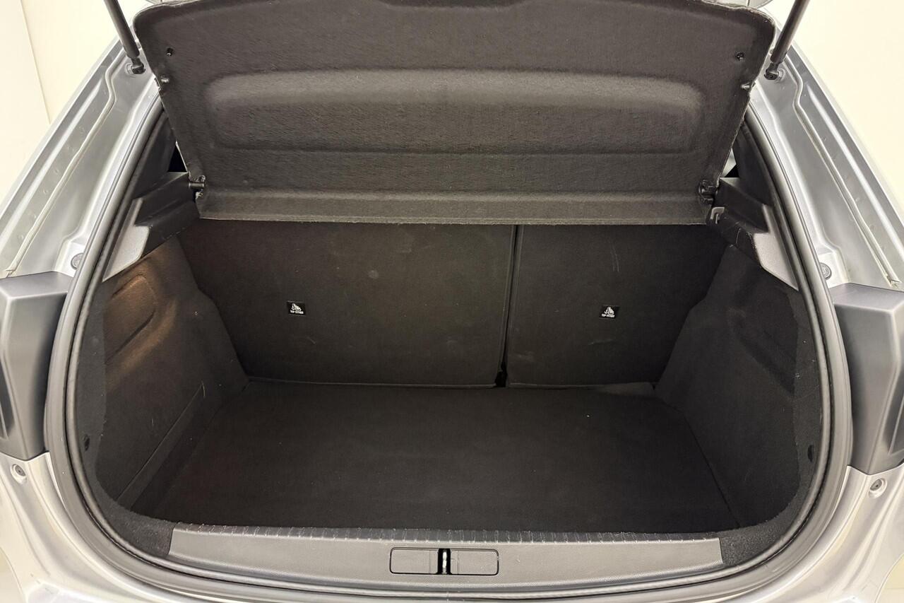 Peugeot 208 1.2 PureTech Blue Lease Allure 100 PK | Handgeschakeld | Camera | Parkeersensor | Cruise Control | Navigatie | Mirror Screen | Start/stop | Licht Metalen Velgen