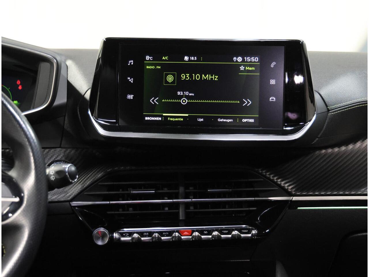 Peugeot 208 1.2 100PK GT-Line | AppleCarplay/Android Auto | 17"LMV | Camera | Keyless | Cruise Control | Climate Control | Camera | FULL LED | Two-Tone | Sfeerverlichting | Isofix | Privacy Glass |