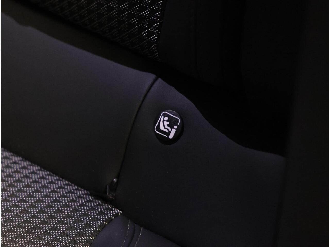 Peugeot 208 1.2 100PK GT-Line | AppleCarplay/Android Auto | 17"LMV | Camera | Keyless | Cruise Control | Climate Control | Camera | FULL LED | Two-Tone | Sfeerverlichting | Isofix | Privacy Glass |