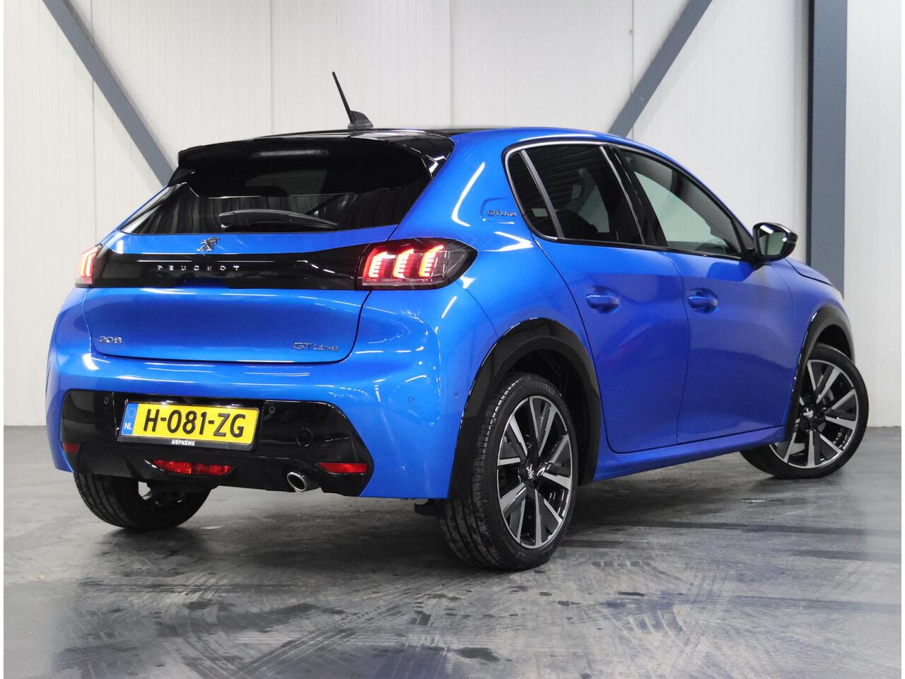 Peugeot 208 1.2 100PK GT-Line | AppleCarplay/Android Auto | 17"LMV | Camera | Keyless | Cruise Control | Climate Control | Camera | FULL LED | Two-Tone | Sfeerverlichting | Isofix | Privacy Glass |