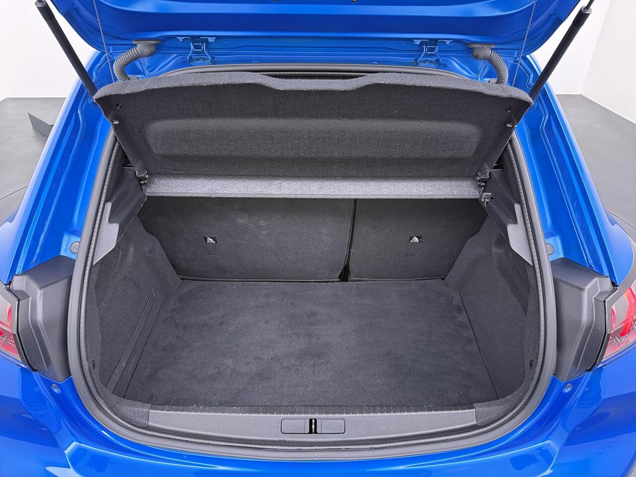 Peugeot 208 1.2 PureTech GT-Line VAN ¤ 16.900,- VOOR ¤ 14.440,- UW LENTEVOORDEEL ¤ 2.460,-!| CAMERA | NAVIGATIE | DEALER ONDERHOUDEN | INCLUSIEF 12 MAANDEN BOVAG GARANTIE