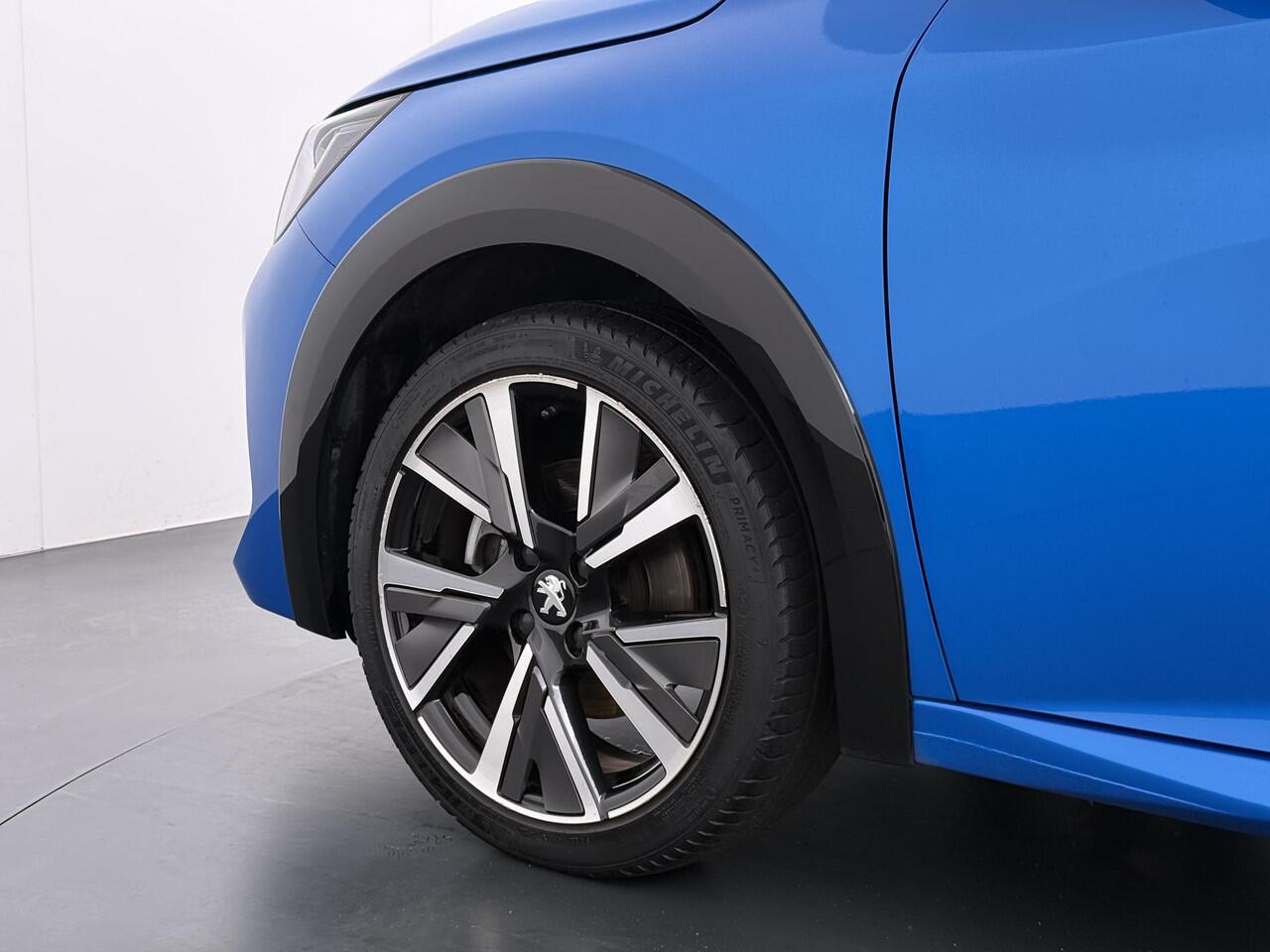 Peugeot 208 1.2 PureTech GT-Line VAN ¤ 16.900,- VOOR ¤ 14.440,- UW LENTEVOORDEEL ¤ 2.460,-!| CAMERA | NAVIGATIE | DEALER ONDERHOUDEN | INCLUSIEF 12 MAANDEN BOVAG GARANTIE