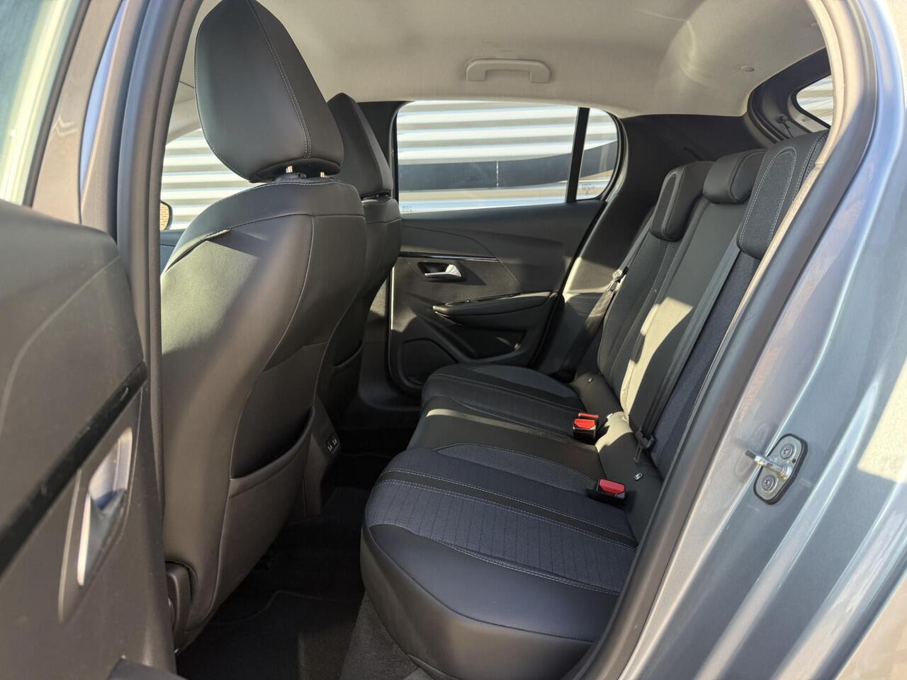 Peugeot 208 1.2 PureTech Allure 2e Eigenaar|Adap-cruise|Clima|Camera|Trekhaak|Carplay|PDC V+A|N.A.P|APK tot 07-2026