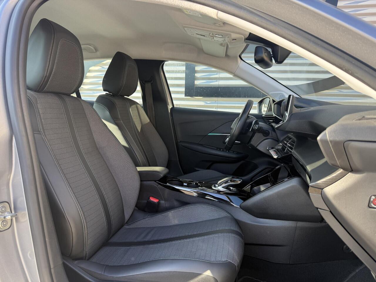 Peugeot 208 1.2 PureTech Allure 2e Eigenaar|Adap-cruise|Clima|Camera|Trekhaak|Carplay|PDC V+A|N.A.P|APK tot 07-2026