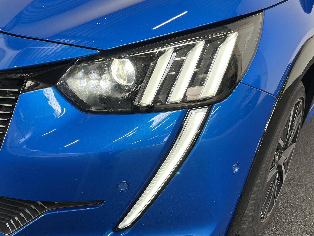 Peugeot 208 1.2 PureTech 100pk GT Panorama dak Navigatie Camera Lichtmetalen Velgen 17" Extra Getint Glas Led Dab Cruise control