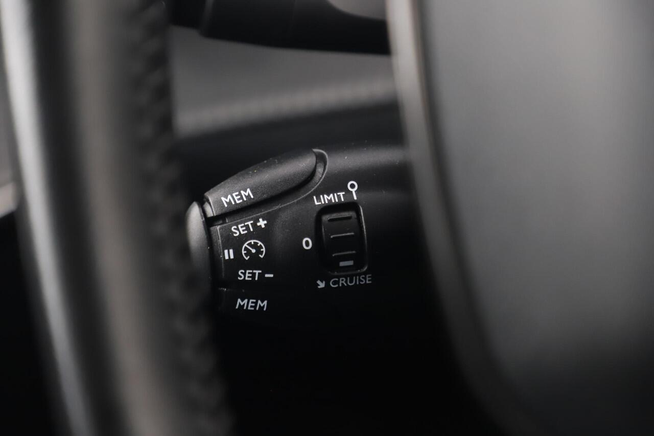 Peugeot 208 1.2 PureTech Blue Lease Active NIEUWE DB RIEM!! Navigatie Carplay Android Bluetooth Airco Cruise Control