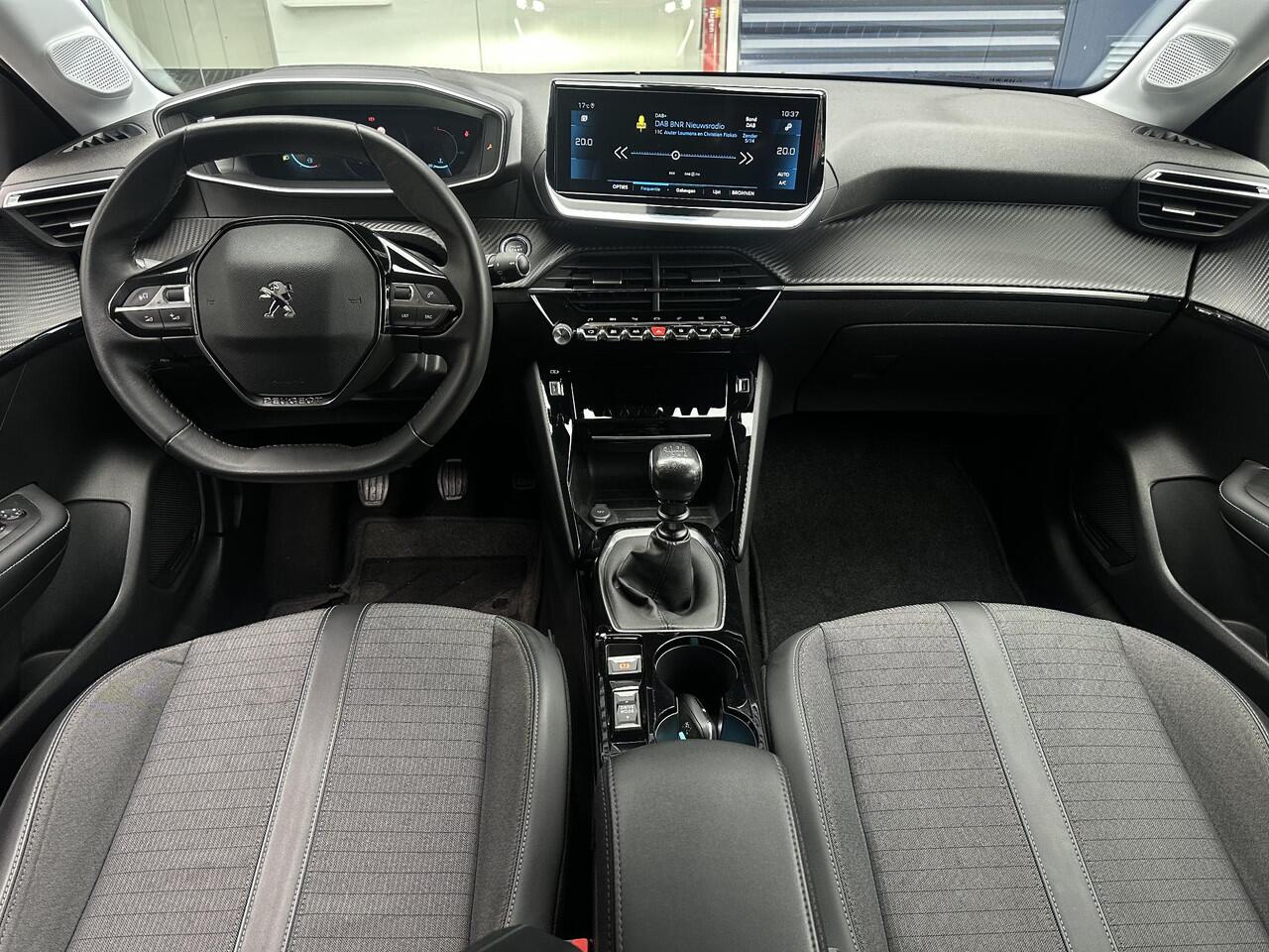 Peugeot 208 1.2 PureTech 100pk Allure Pack | Trekhaak | Keyless start | Navigatie | Climate Control | Parkeercamera/-sensoren | Appel Carplay/Android Auto | Full LED | Cruise Control | DAB |