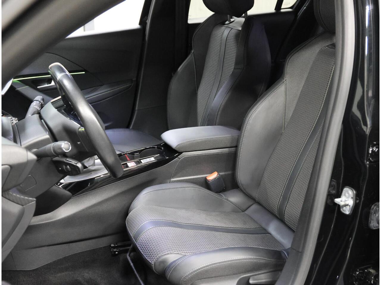 Peugeot 208 100PK GT | 1ste eigenaar | AppleCarplay/Android Auto | Keyless | Cruise Control | Climate Control | Camera | StoelVerwarming | FULL LED | Sfeerverlichting | Isofix | Privacy Glass | 17"LMV |