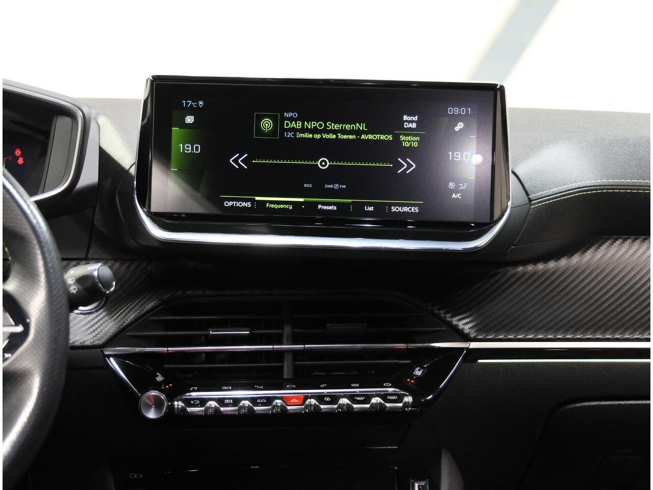 Peugeot 208 100PK GT | 1ste eigenaar | AppleCarplay/Android Auto | Keyless | Cruise Control | Climate Control | Camera | StoelVerwarming | FULL LED | Sfeerverlichting | Isofix | Privacy Glass | 17"LMV |