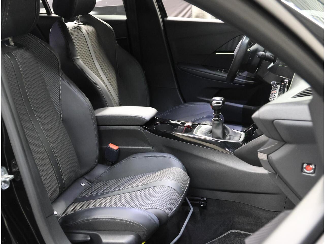 Peugeot 208 100PK GT | 1ste eigenaar | AppleCarplay/Android Auto | Keyless | Cruise Control | Climate Control | Camera | StoelVerwarming | FULL LED | Sfeerverlichting | Isofix | Privacy Glass | 17"LMV |