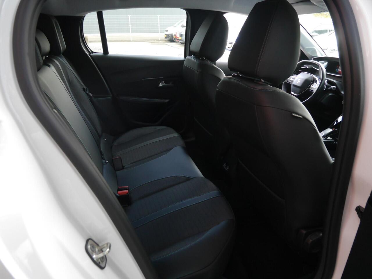 Peugeot 208 1.2 PureTech Allure Pack | Automaat | Achteruitrijcamera | Extra getint glas | Lichtmetalen velgen | Climate control | Cruise control | Led | Keyless start