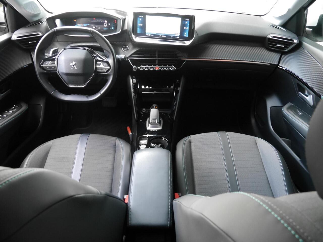 Peugeot 208 1.2 PureTech Allure Pack | Automaat | Achteruitrijcamera | Extra getint glas | Lichtmetalen velgen | Climate control | Cruise control | Led | Keyless start