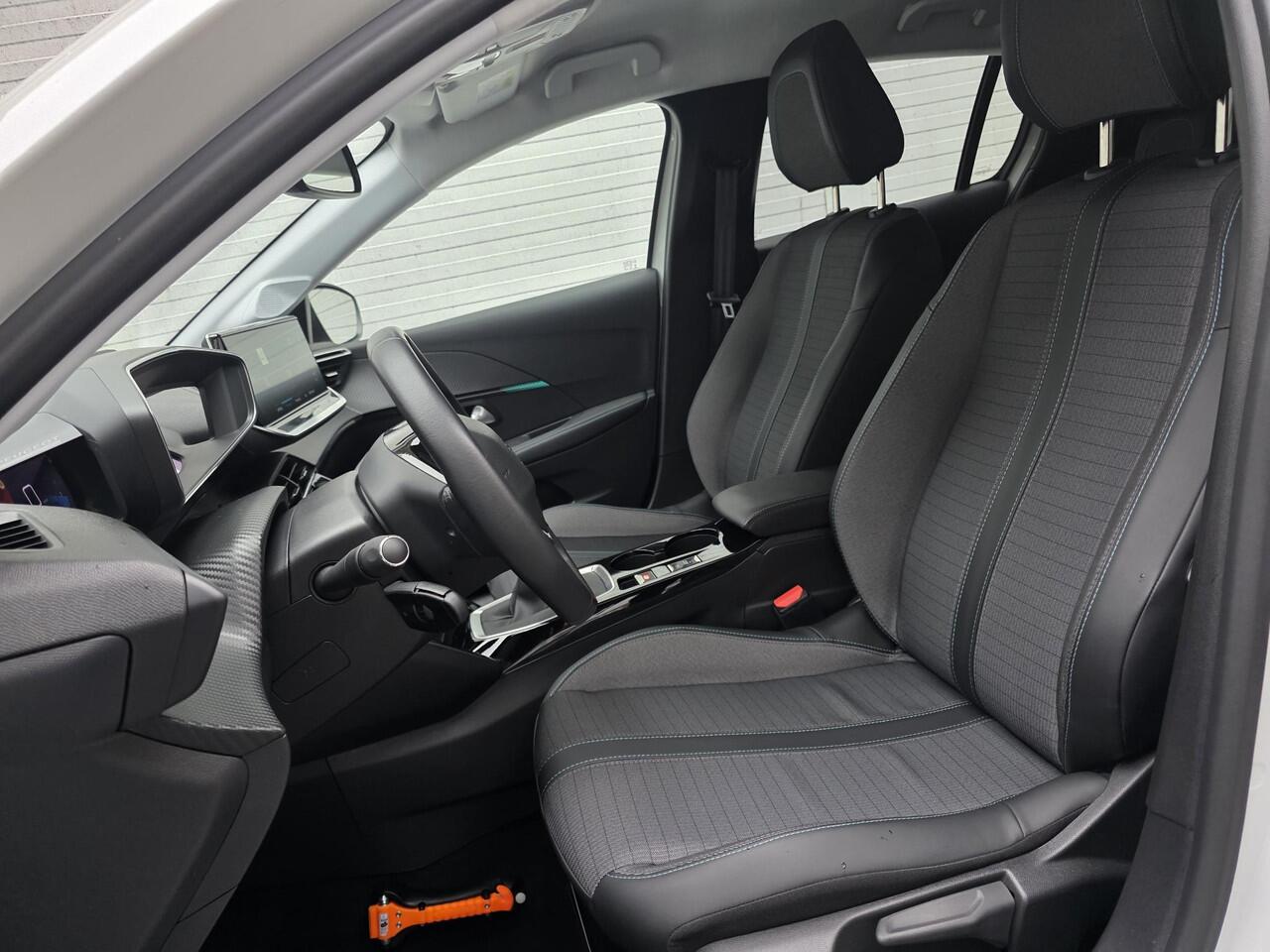Peugeot 208 Allure Pack 1.2 Turbo 100pk | 3D i-COCKPIT® | 180° CAMERA + SENSOREN | KEYLESS | NAVI | ISOFIX | APPLE CARPLAY / ANDROID AUTO |