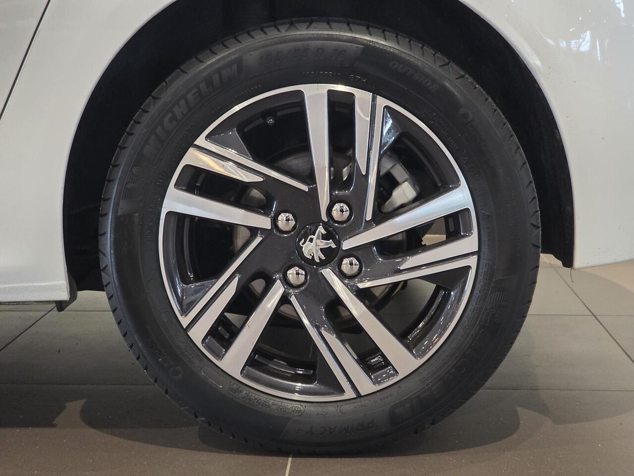 Peugeot 208 Allure Pack 1.2 Turbo 100pk | 3D i-COCKPIT® | 180° CAMERA + SENSOREN | KEYLESS | NAVI | ISOFIX | APPLE CARPLAY / ANDROID AUTO |