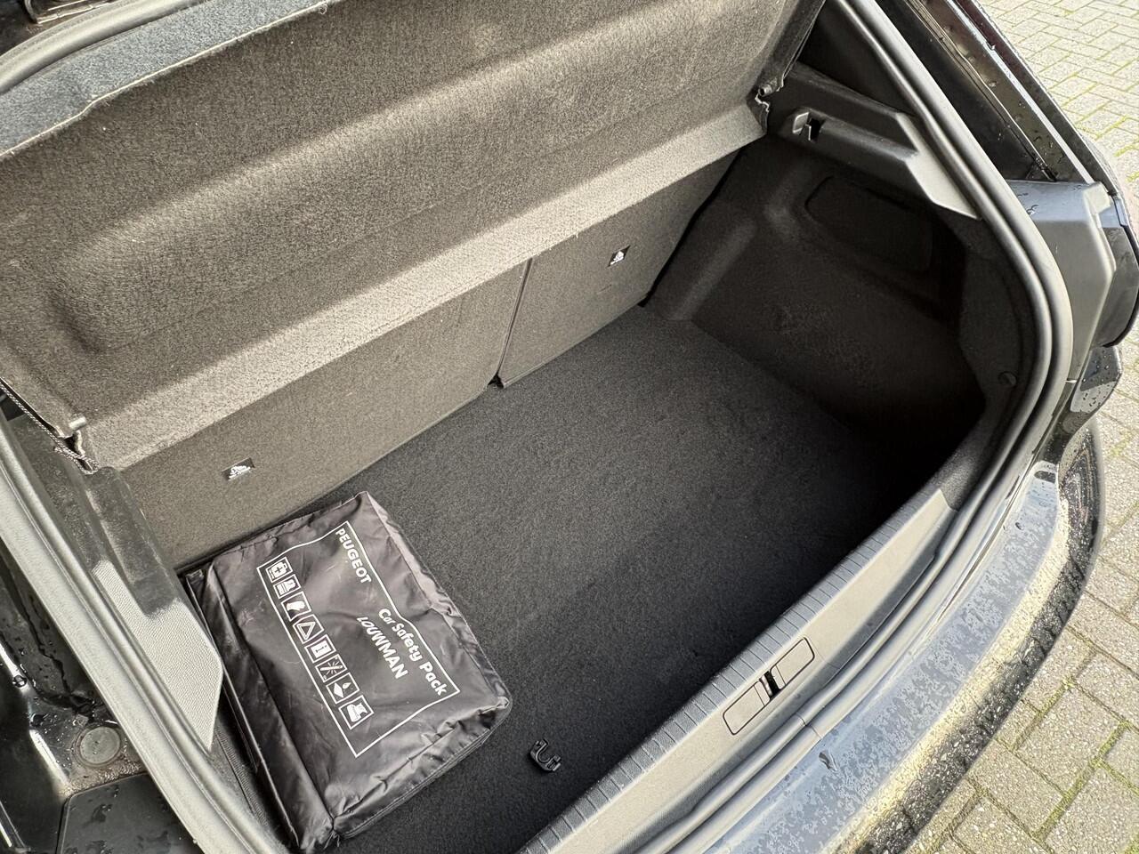 Peugeot 208 1.2 75pk Active | Apple Carplay/Android Auto | Cruise Control | LED verlichting | Weinig kilometers!