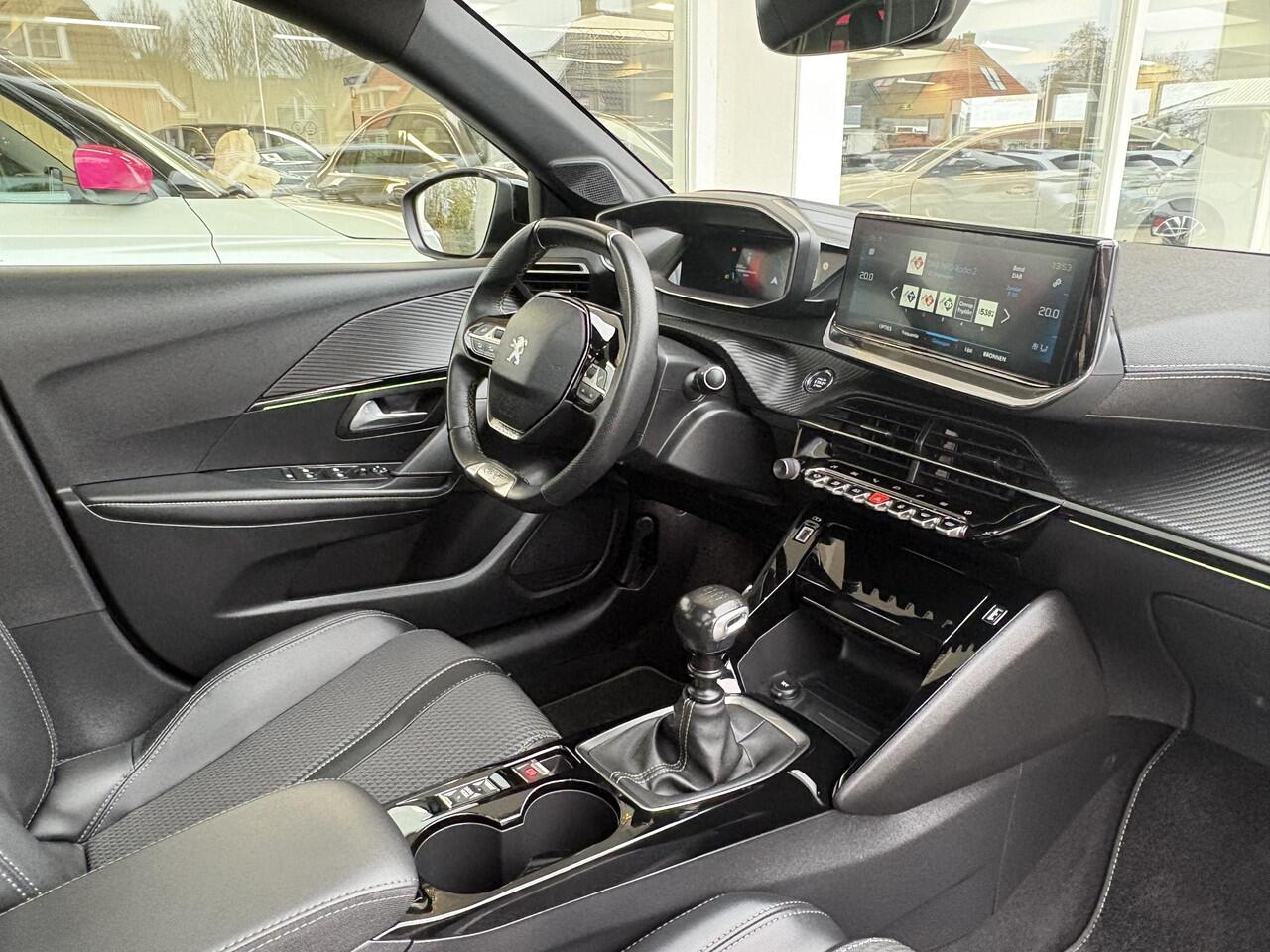 Peugeot 208 1.2T 100pk GT Pack | Full LED | Panoramadak | Dealeronderhouden | Dodehoek detectie | Keyless | Navigatie | Climate Control | Nieuwstaat!