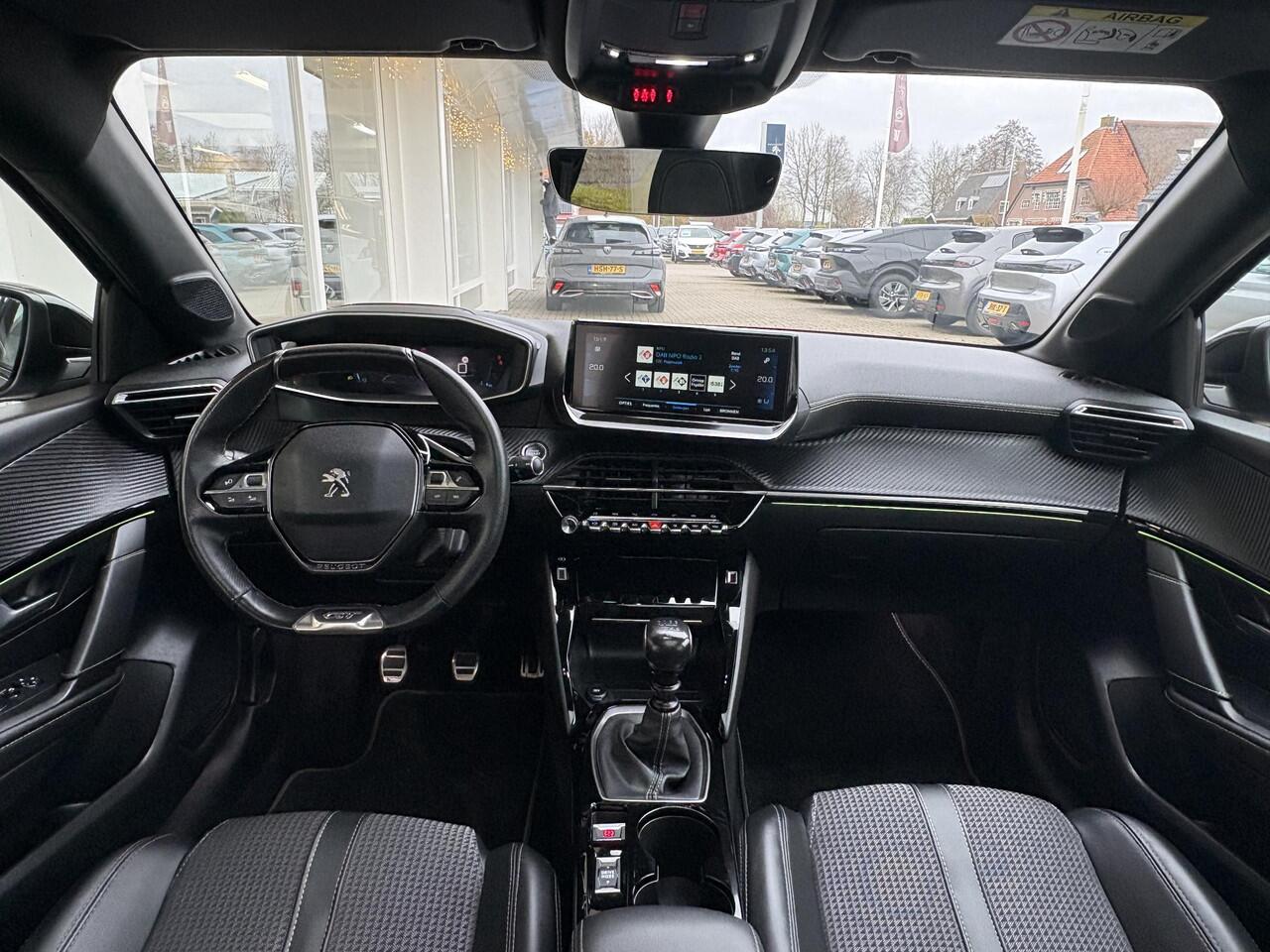 Peugeot 208 1.2T 100pk GT Pack | Full LED | Panoramadak | Dealeronderhouden | Dodehoek detectie | Keyless | Navigatie | Climate Control | Nieuwstaat!