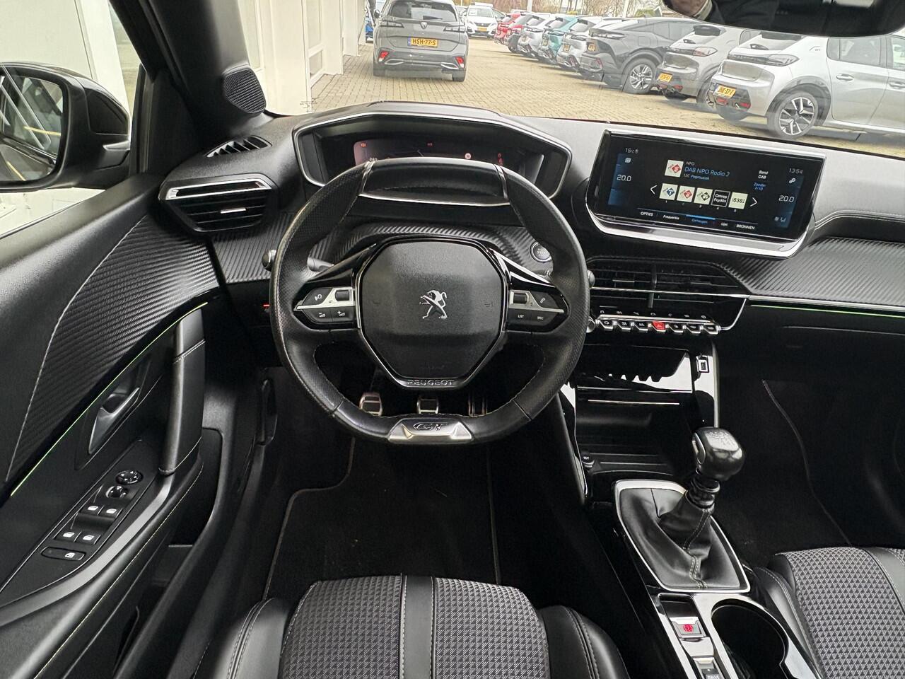 Peugeot 208 1.2T 100pk GT Pack | Full LED | Panoramadak | Dealeronderhouden | Dodehoek detectie | Keyless | Navigatie | Climate Control | Nieuwstaat!