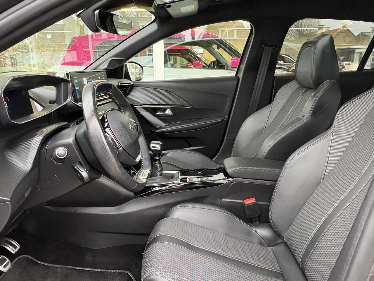 Peugeot 208 1.2T 100pk GT Pack | Full LED | Panoramadak | Dealeronderhouden | Dodehoek detectie | Keyless | Navigatie | Climate Control | Nieuwstaat!