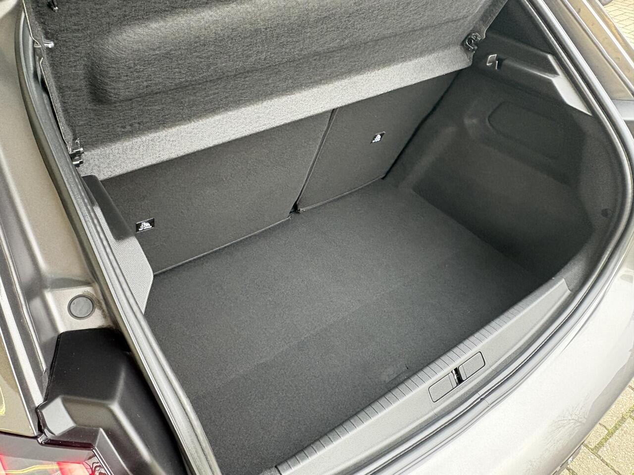 Peugeot 208 1.2T 100pk GT Pack | Full LED | Panoramadak | Dealeronderhouden | Dodehoek detectie | Keyless | Navigatie | Climate Control | Nieuwstaat!