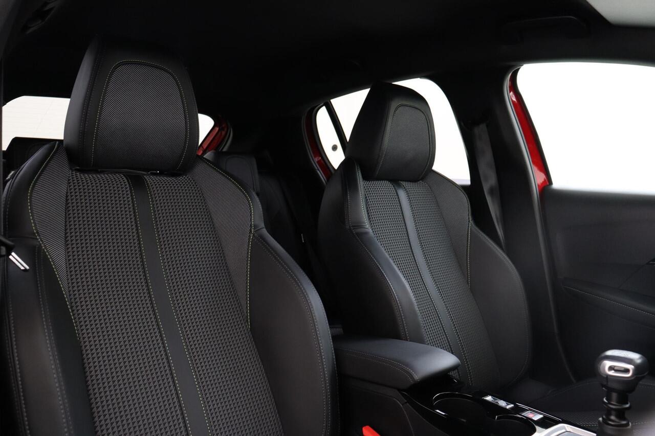 Peugeot 208 1.2 PureTech GT PACK -NAVI|CARPLAY|DODEHOEK|17"