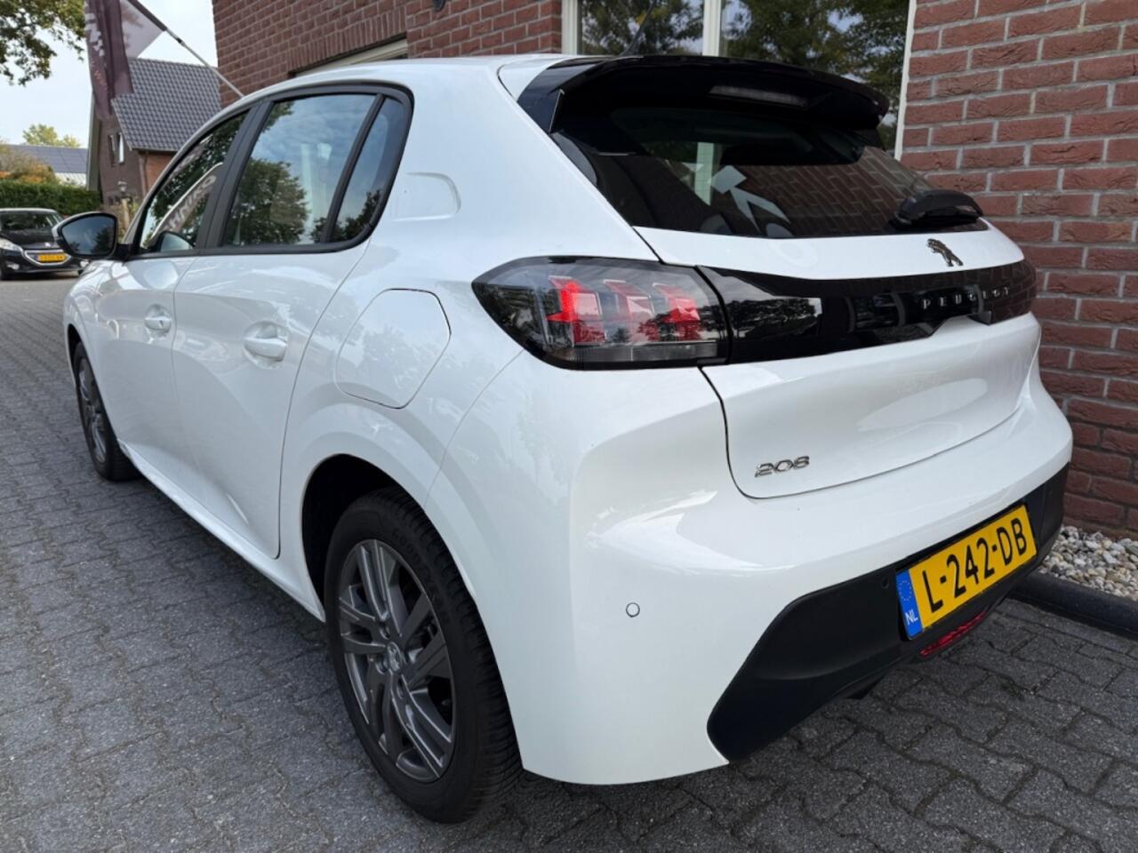 Peugeot 208 1.2 PT 101PK Active Pack PDC / LMV / NAVI / AIRCO / LED / CRUISE