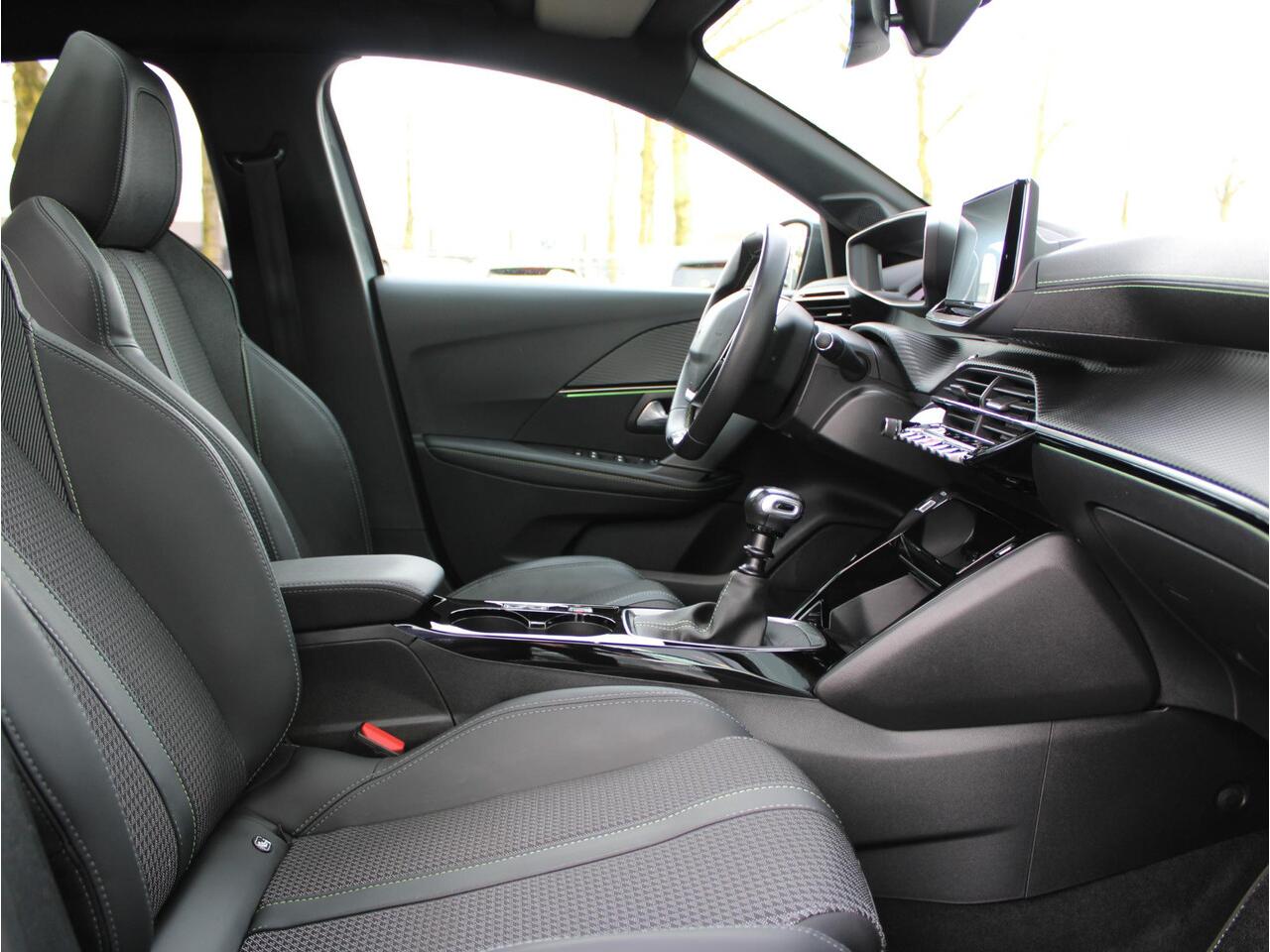 Peugeot 208 1.2 PureTech GT | Navi / Panoramadak / Camera