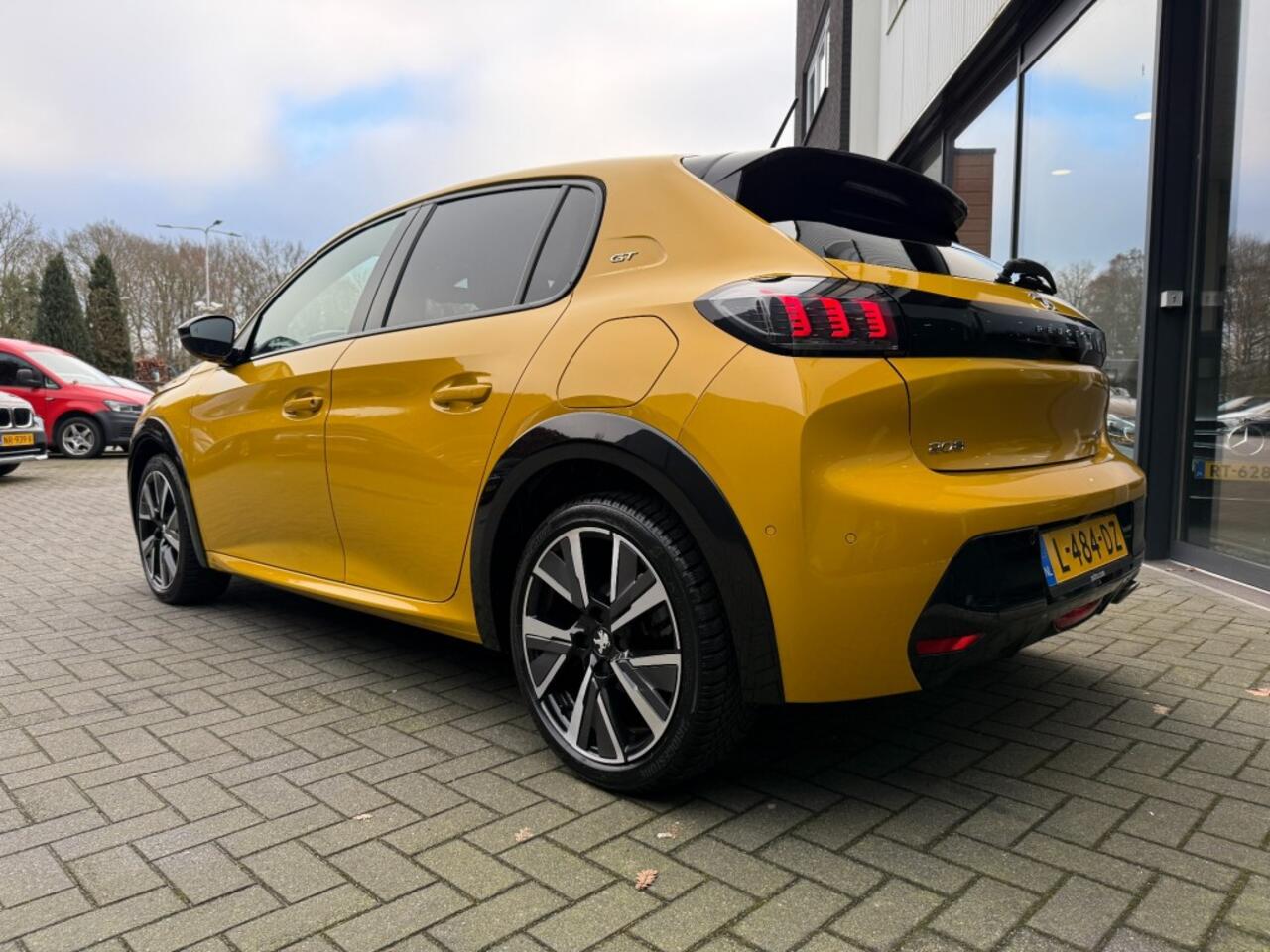 Peugeot 208 1.2 100PK GT-Line,LED,NaviGr.,Carplay,3D,Camera,Clima,Cruise,