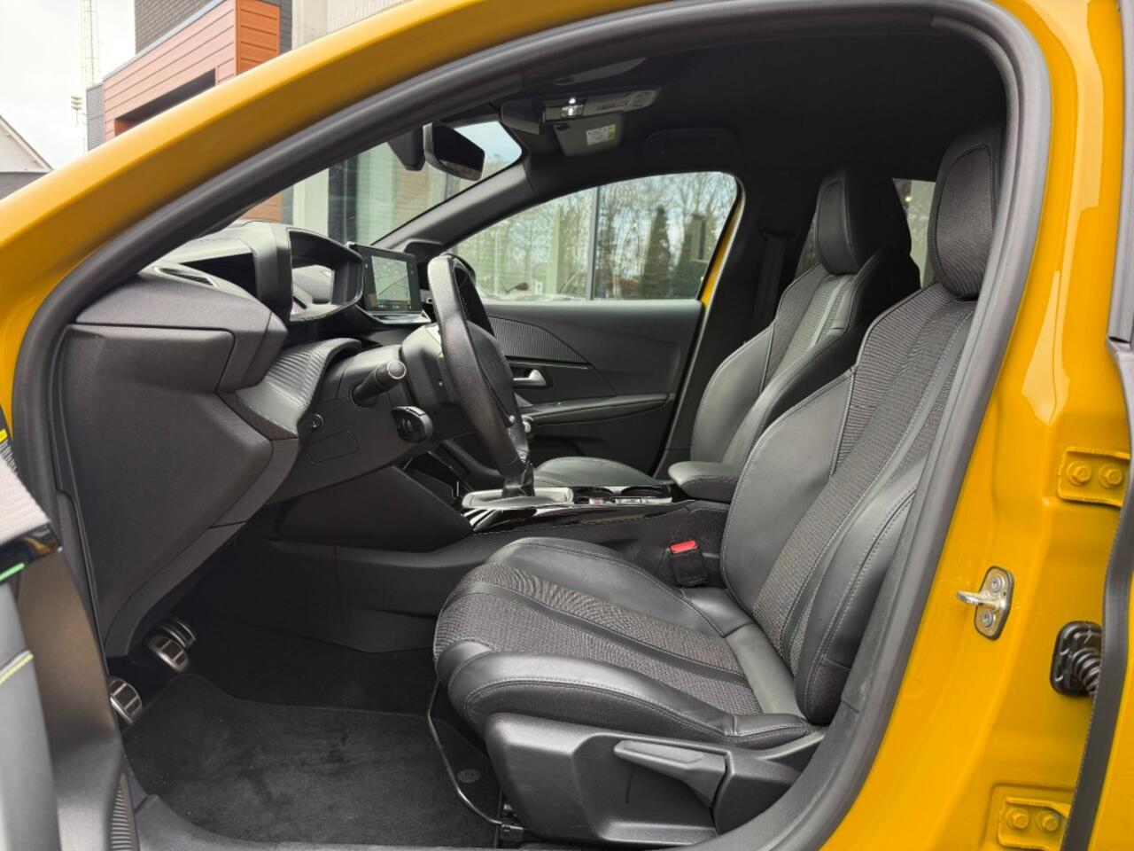 Peugeot 208 1.2 100PK GT-Line,LED,NaviGr.,Carplay,3D,Camera,Clima,Cruise,