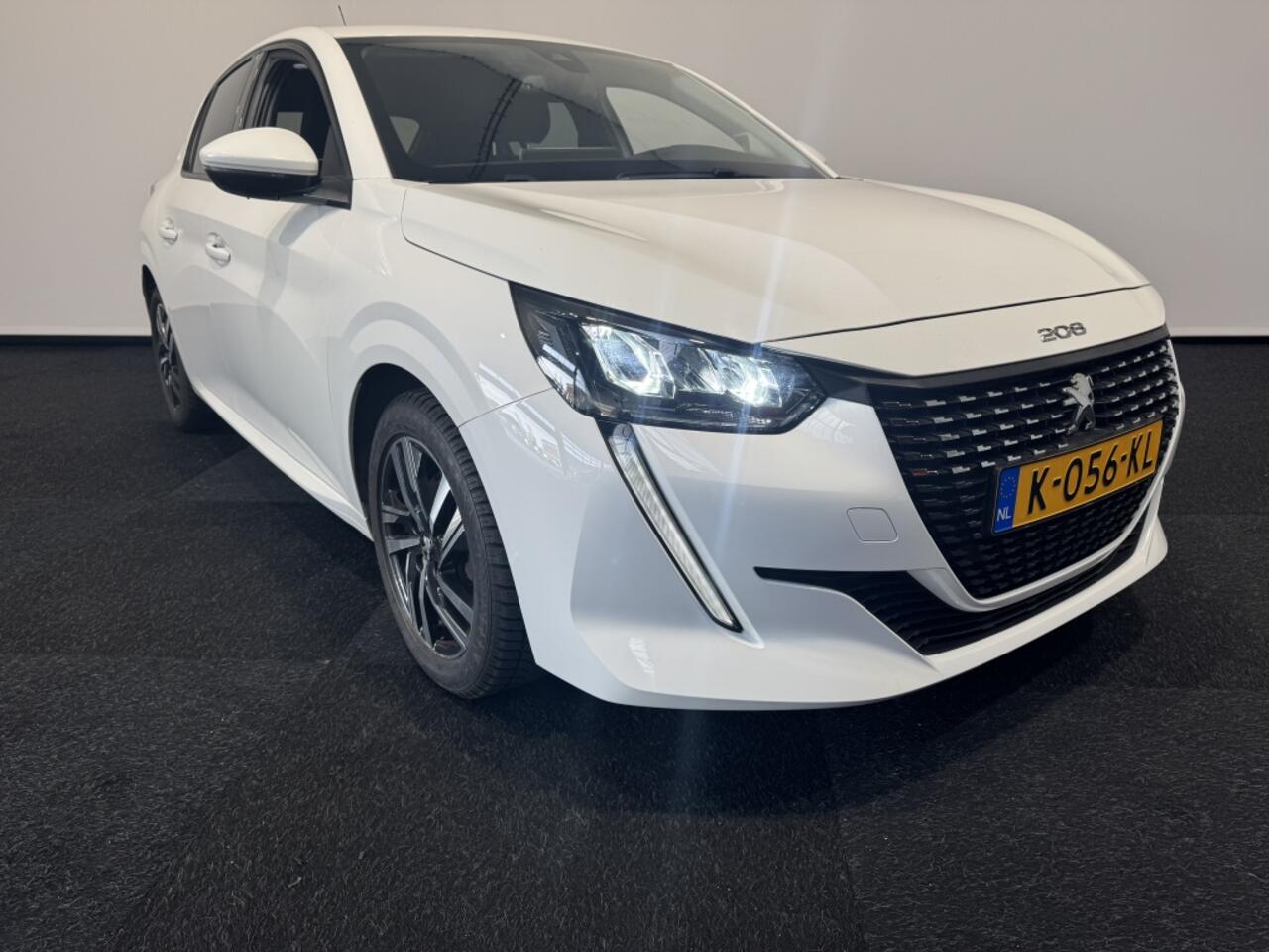 Peugeot 208 1.2 PureTech 100 pk Allure Car play Cruise control airco