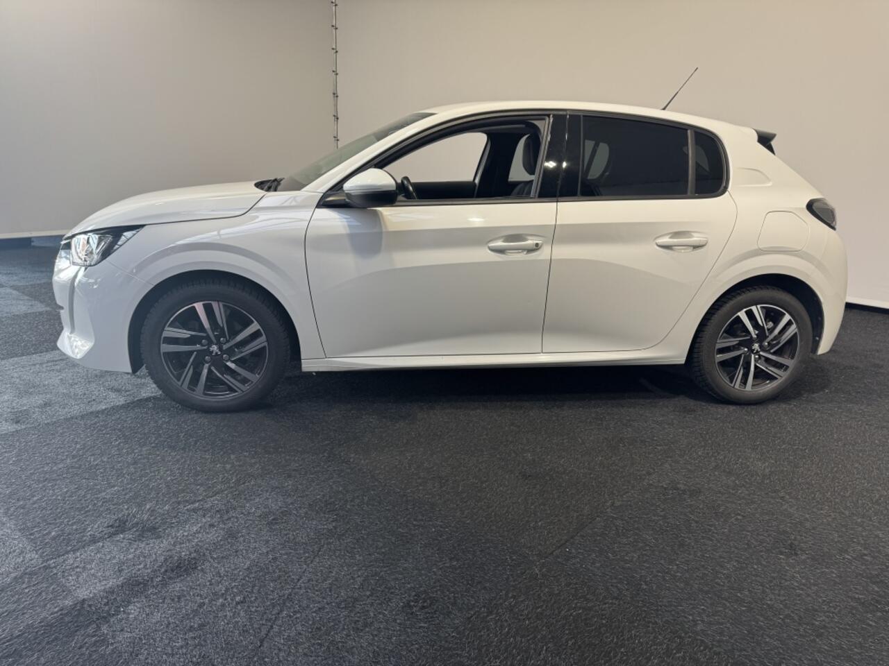 Peugeot 208 1.2 PureTech 100 pk Allure Car play Cruise control airco